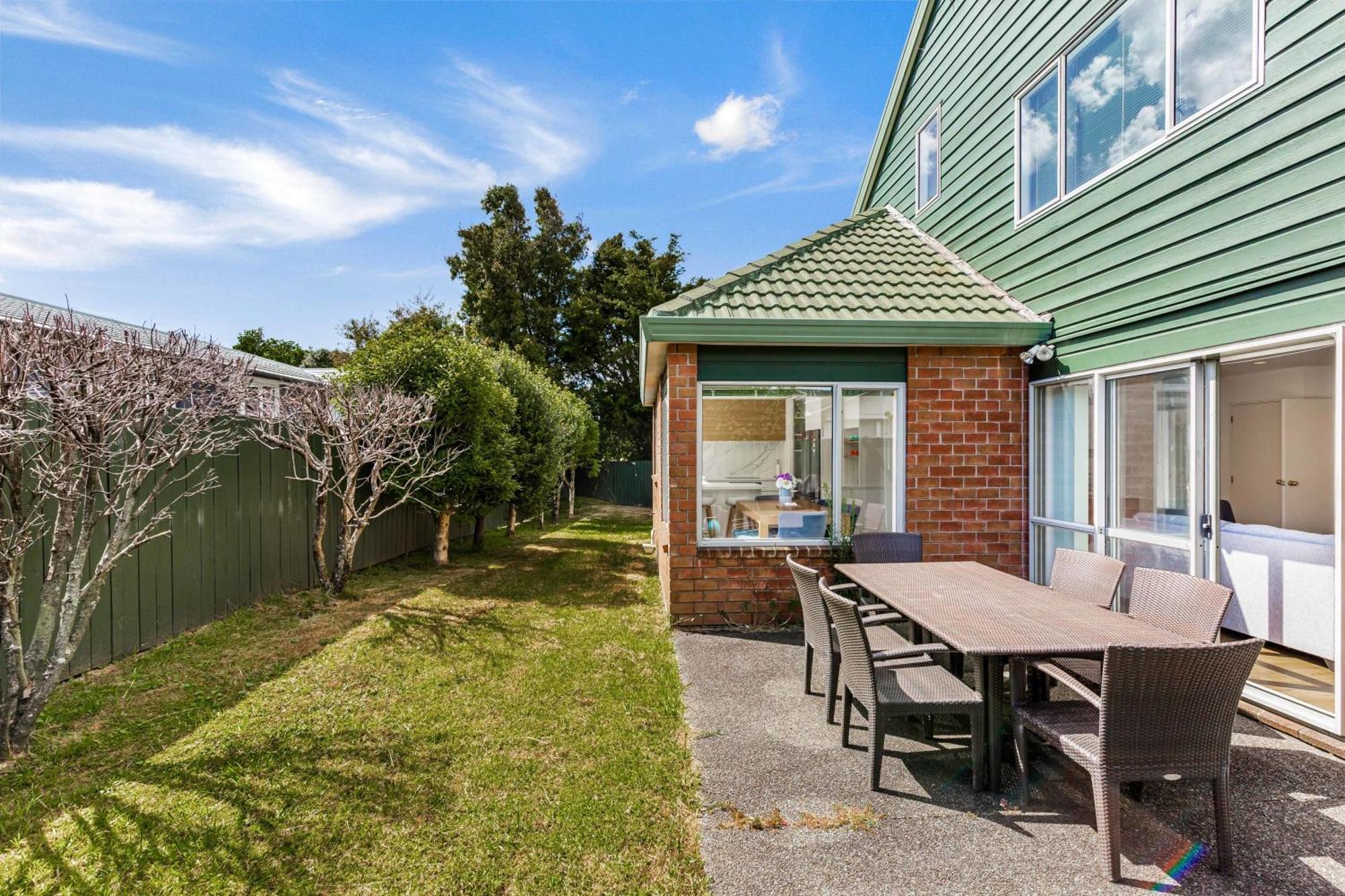 Private And Sunny 3-Bedroom Home With Parking Auckland Exterior photo